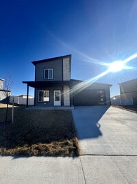 Building Photo - Newer Single Family Home Now Available!