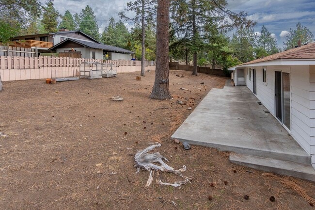 Building Photo - West Hills 4 Bdrm+, 3 Bath Mid Century - A...