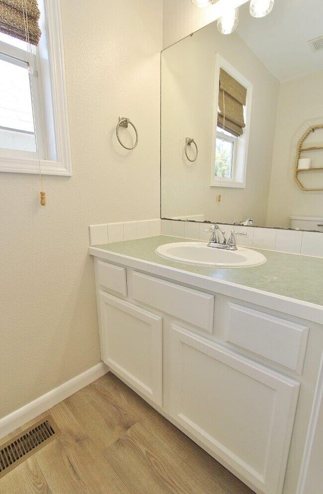 Building Photo - 2610 N Shoveler Way