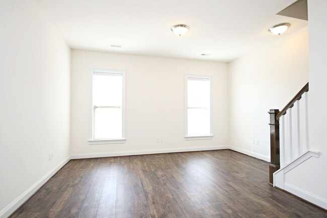 Building Photo - Light-Filled Townhome With Utilities Inclu...