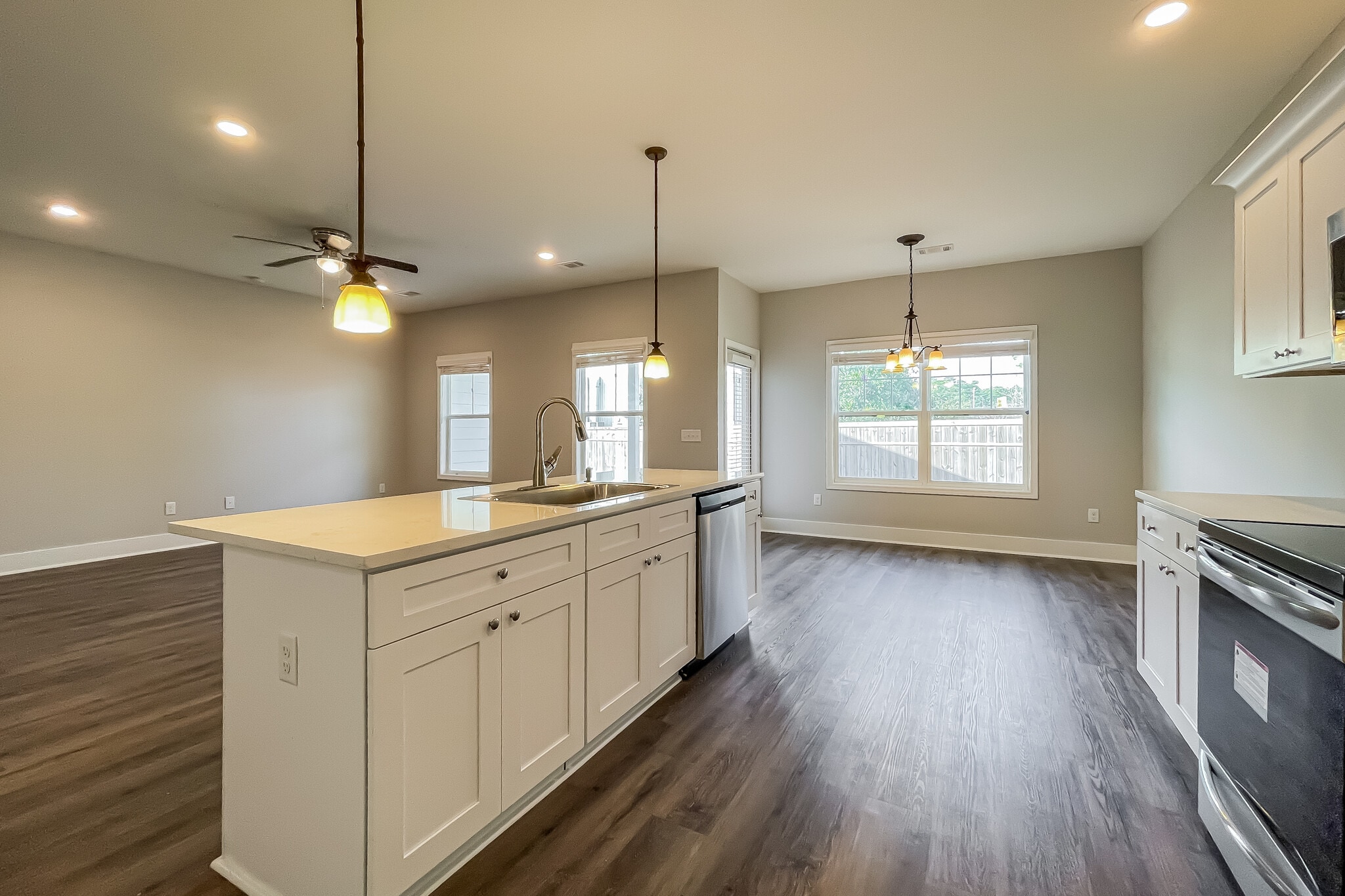 Building Photo - 16 Greyfield Dr