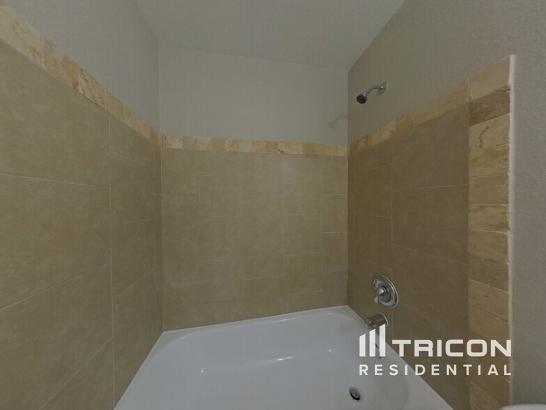 Building Photo - 10774 Royal York Dr