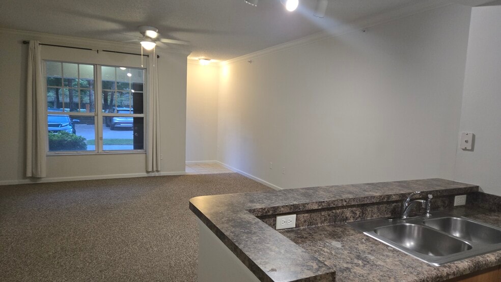 Building Photo - 5800 W Sample Rd