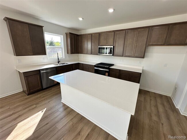 Building Photo - 4881 Marquette Dr