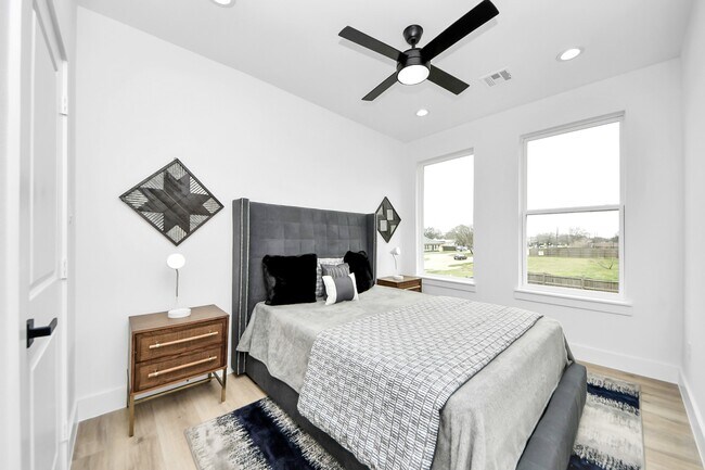 Building Photo - 9028 Scott St