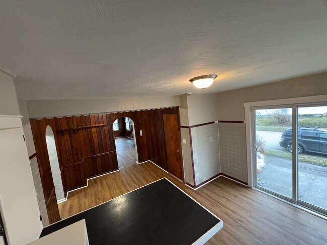 Building Photo - Newly renovated Tulip street