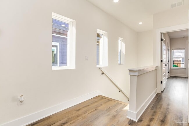 Building Photo - 520 N De Villiers St