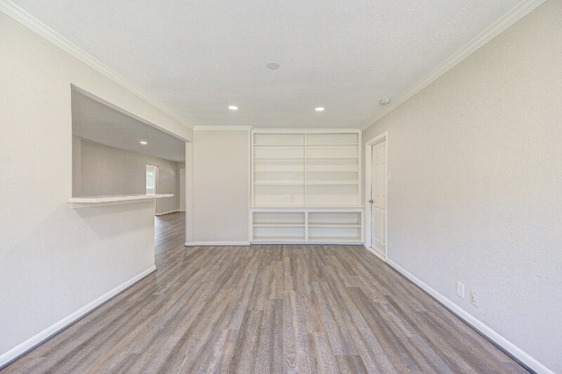 Building Photo - 6026 Clarewood Dr
