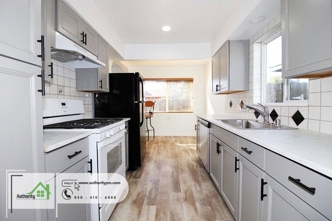 Building Photo - 2176 Oxford Rd