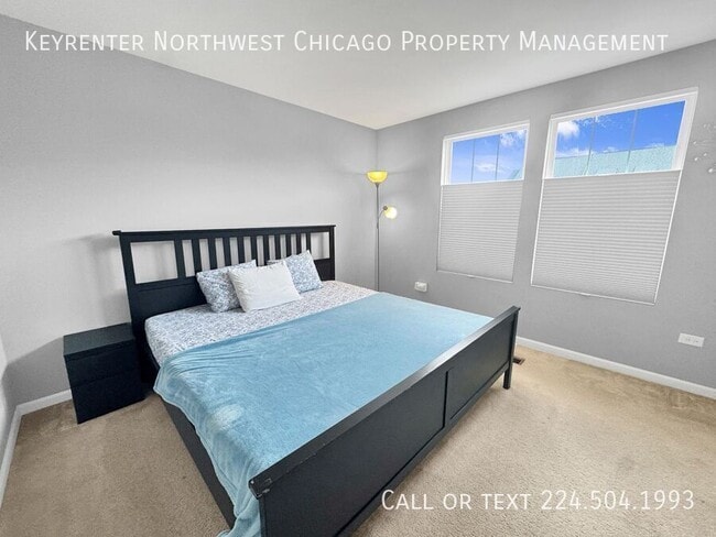 Building Photo - 142 Roslyn Pl