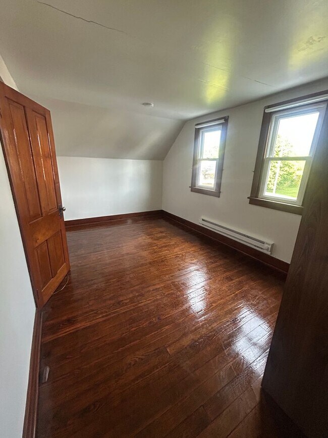 Building Photo - 728 7th St