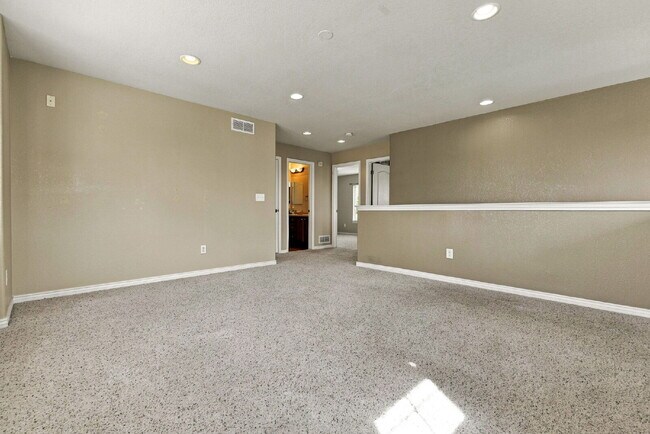 Building Photo - 3-Bedroom Home + Separate Office & Loft | 3-Car Garage