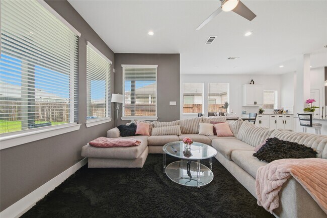 Building Photo - 4512 Bartagrass Dr