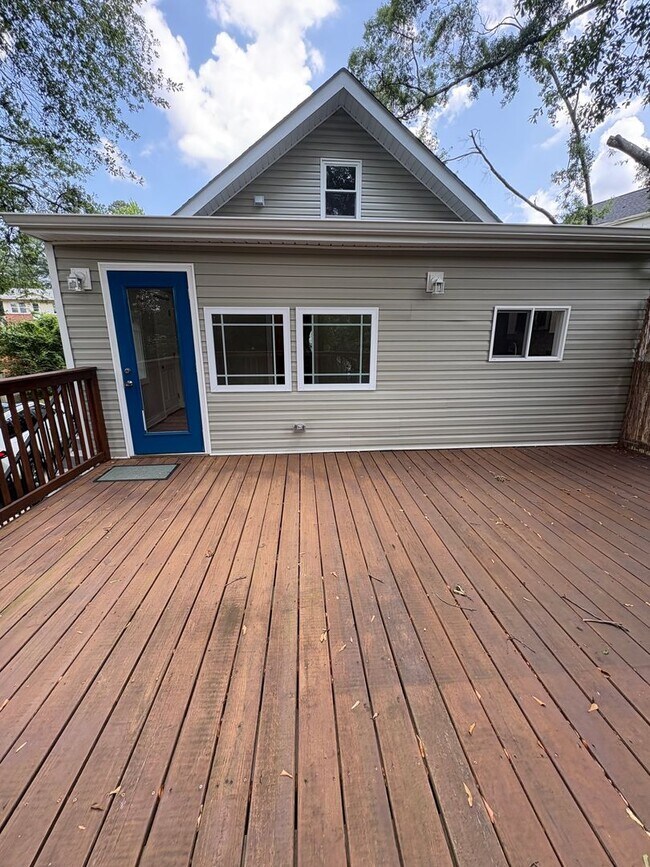 Building Photo - 3 Bedroom 2 Bath Home in Greenville