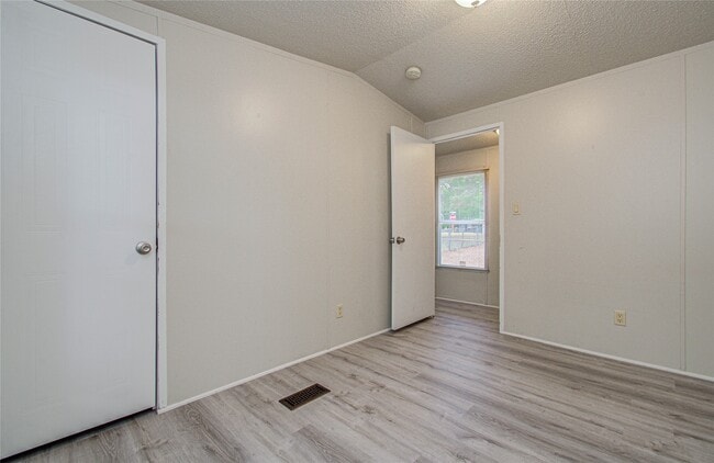 Building Photo - 13704 Lookout Ct