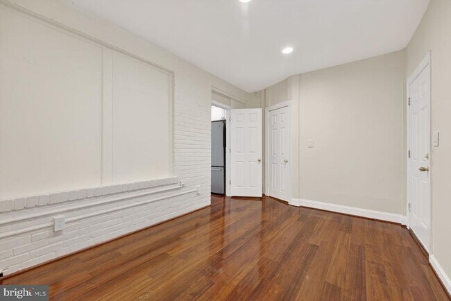 Building Photo - 1618 18th St SE