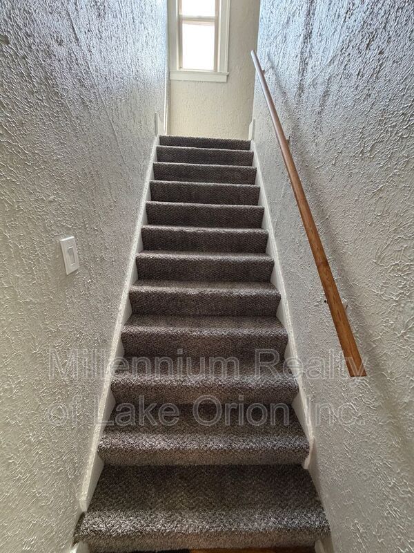Building Photo - 49 Neome Dr