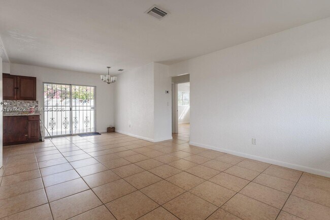 Building Photo - 1301 NE 153rd St