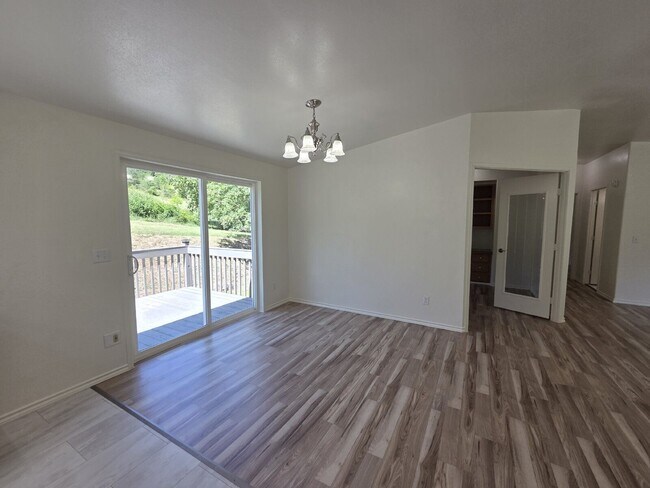 Building Photo - 3950 Shoestring Rd