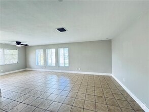 Building Photo - 4107 SE 18th Pl
