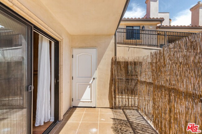 Building Photo - 1146 Hacienda Pl