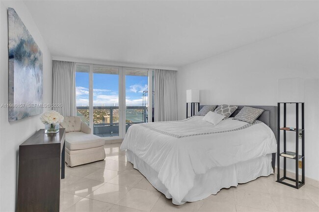 Building Photo - 1717 N Bayshore Dr