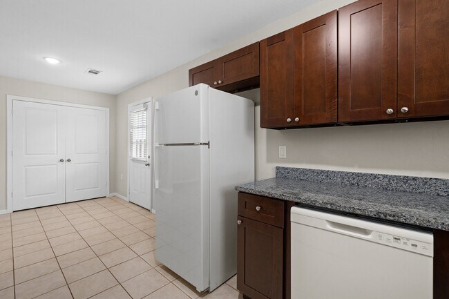 Building Photo - 119 S Bend Ct
