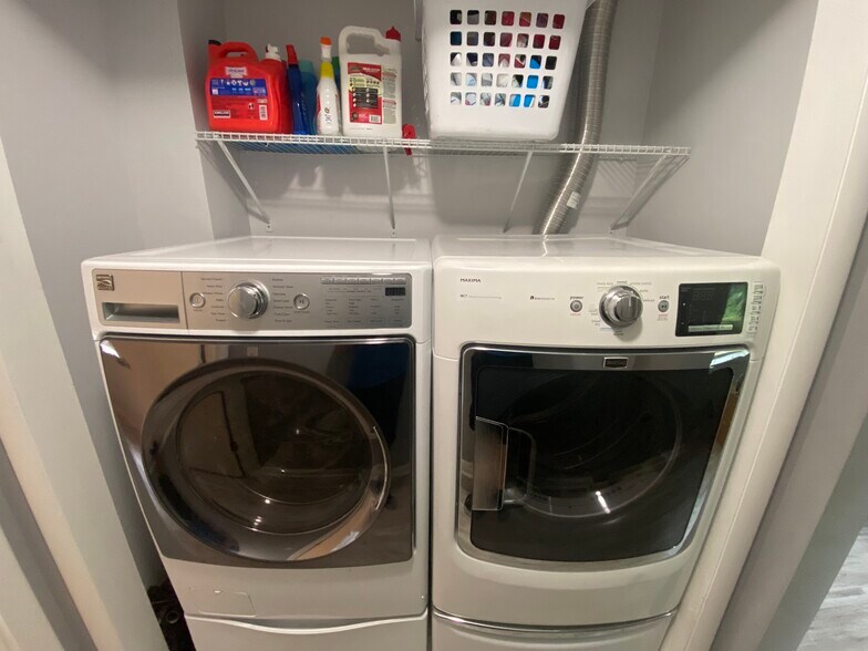 Building Photo - 1286 Clifden Grn