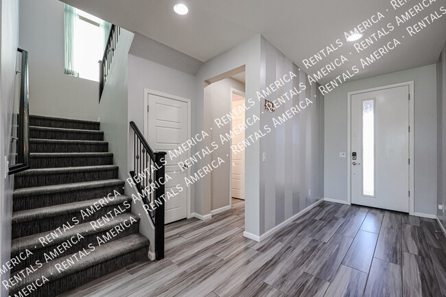 Building Photo - 3090 S Jasmine Dr