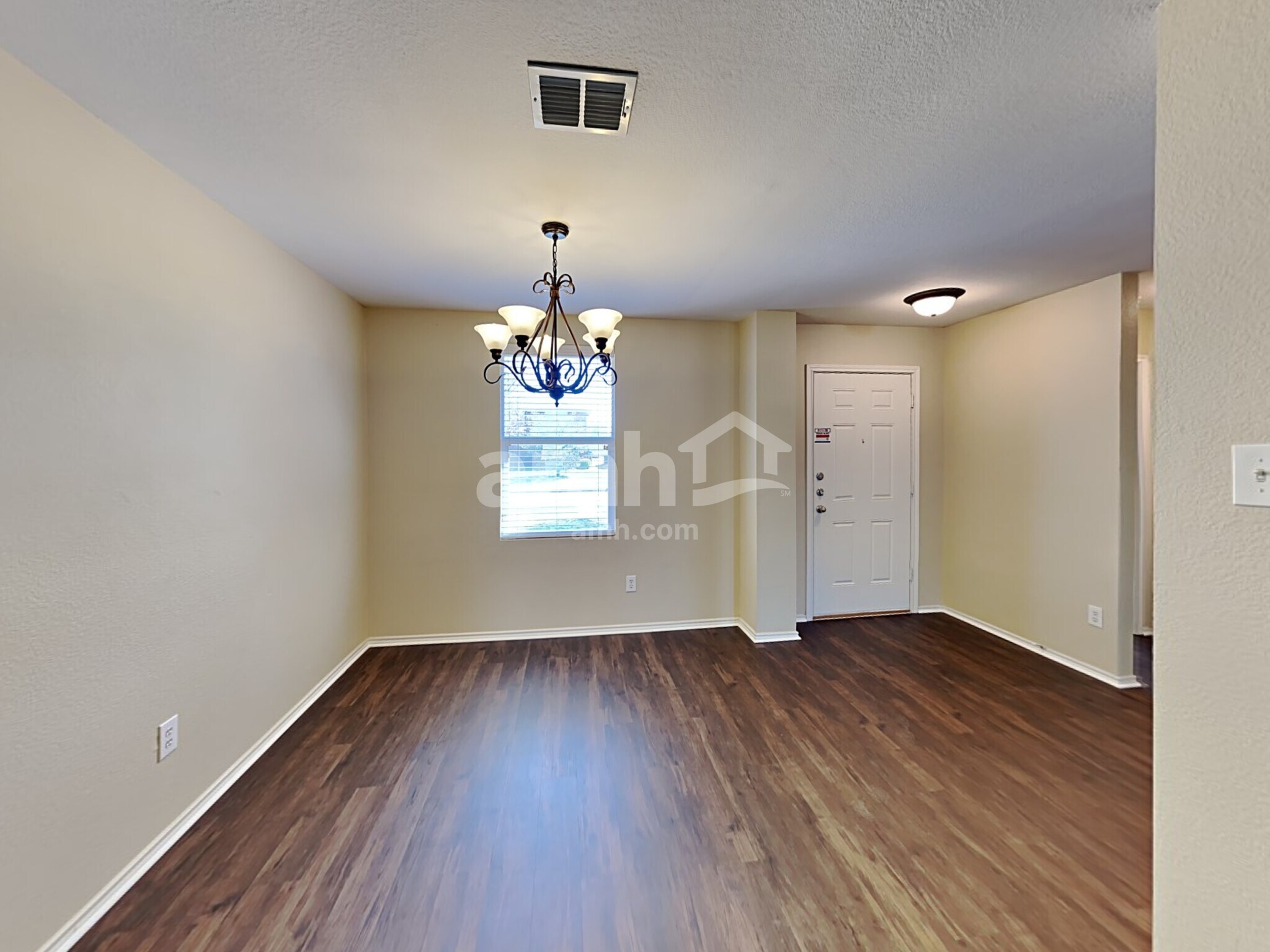 Building Photo - 1021 Bumble Bee Dr