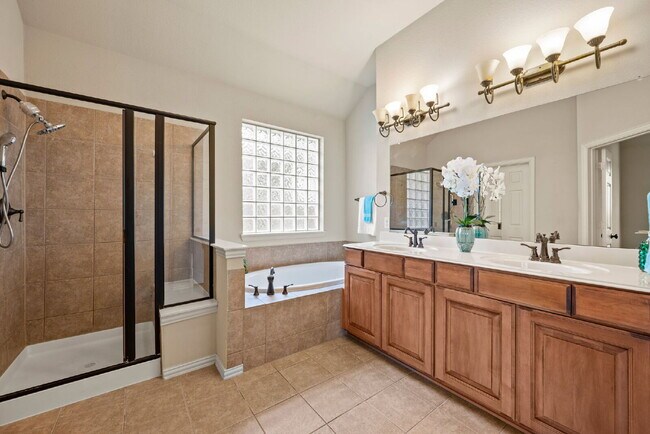 Building Photo - This one checks all the boxes—location, la...
