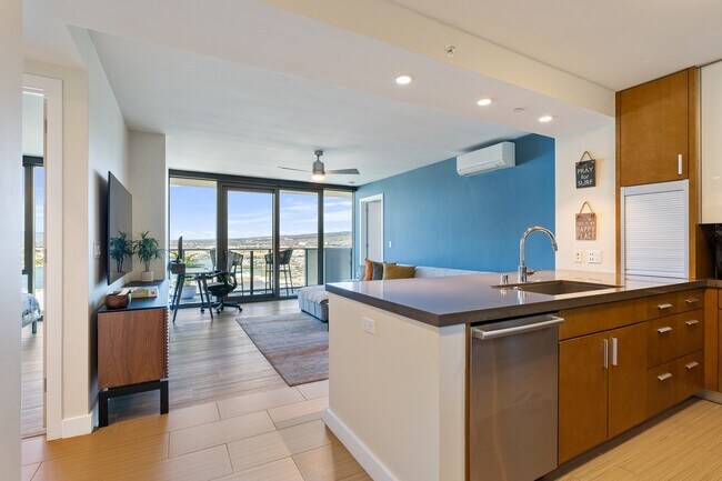 Building Photo - Fully Furnished 2 Bed / 2 Bath Condo with ...