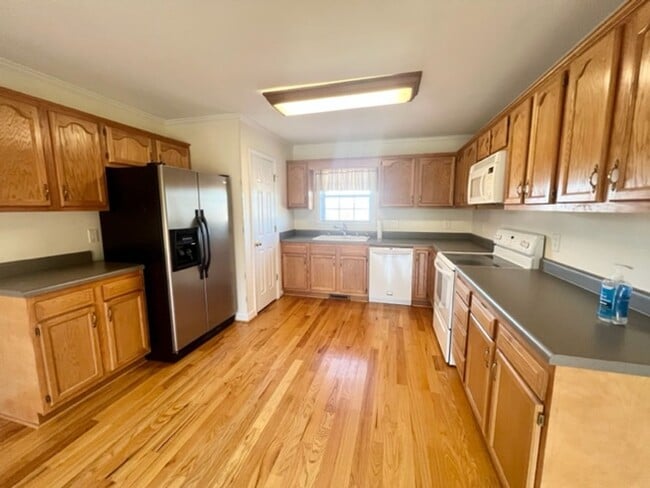Building Photo - Three bedroom, 2 bath house in Haw River