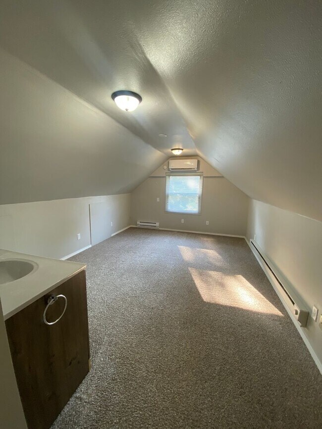 Building Photo - 105 7th Ave SE