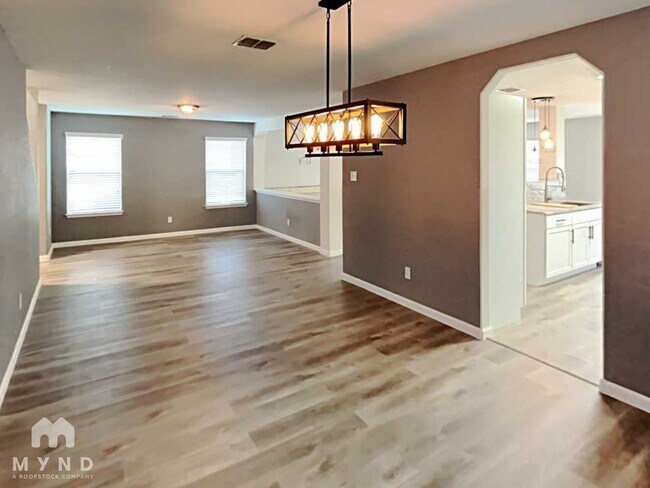 Building Photo - 9203 Silver Vista