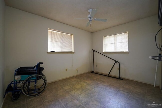 Building Photo - 27 Minnie Ave