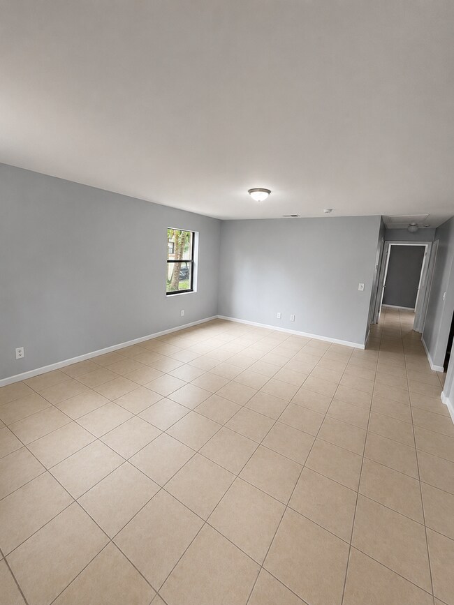 Building Photo - 38214 7th Ave