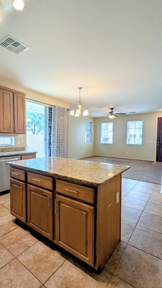 Building Photo - 10138 E Isabella Ave