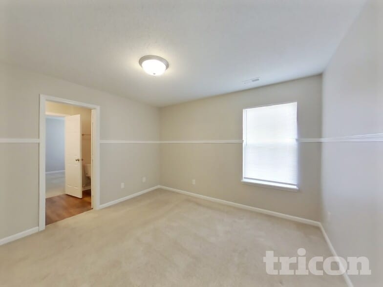 Building Photo - 824 Daybreak Dr