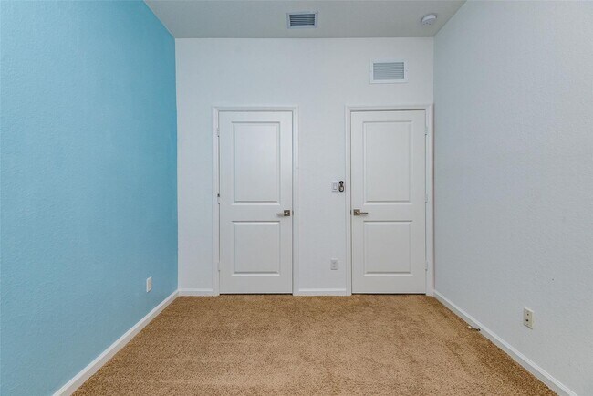 Building Photo - 1134 NW 40th Ter