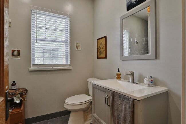 Building Photo - Highly Sought After OSU 6 Bedroom House Iuka Ravine with 2 new bathrooms and free off-street parking