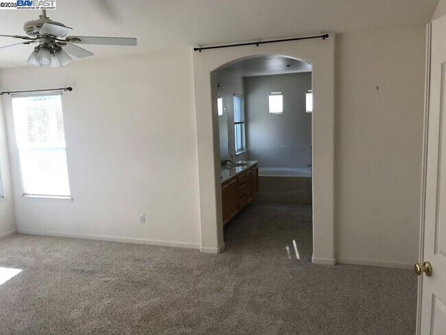 Building Photo - 2173 Leafcrest Common