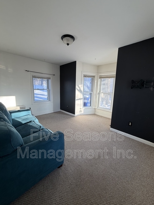 Building Photo - 500 St Paul St