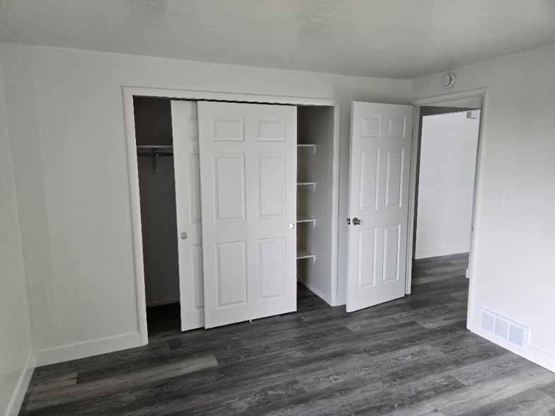 Building Photo - 954 9th St