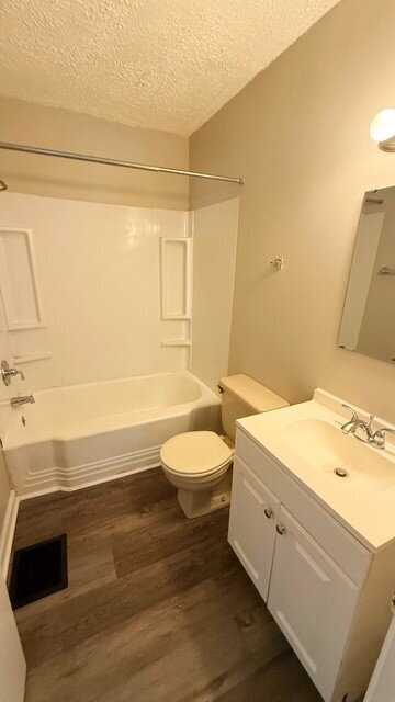 Building Photo - EAST SIDE 2 BEDROOM WITH BASEMENT!  AVAILABLE NOW!