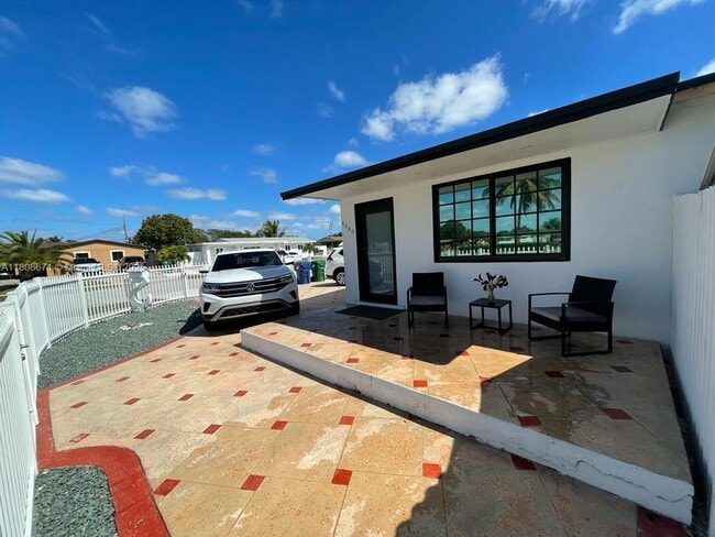 Primary Photo - 4480 NW 170th St
