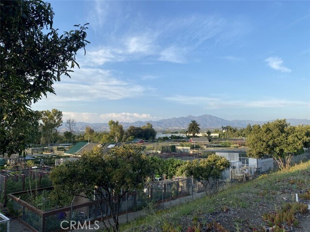 Building Photo - 881 Via Mendoza