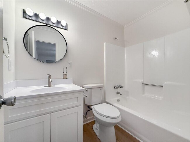 Building Photo - 10740 Plantation Bridge Dr