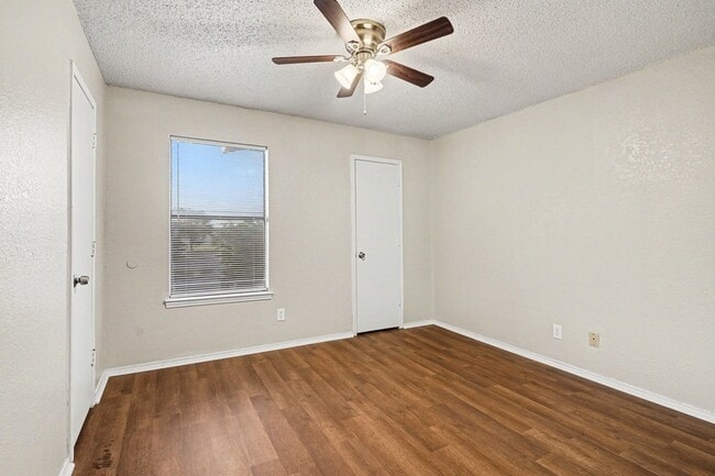 Building Photo - 3301 Aurora St