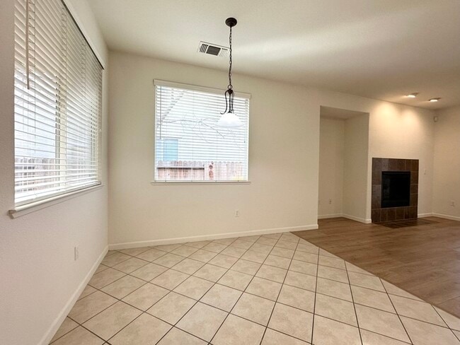 Building Photo - Spacious 3 bedroom 2 bath home in Rancho Cordova!!